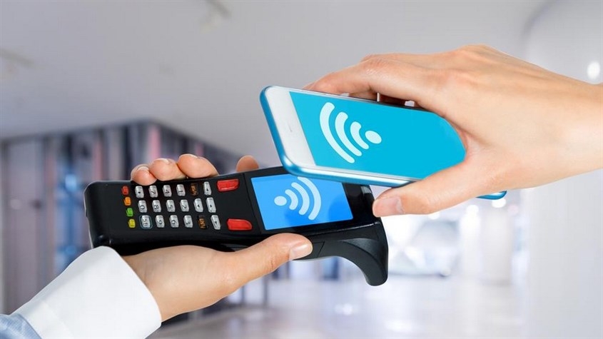 NFC cho phép truyền dữ liệu giữa các thiết bị cách nhau chỉ trong khoảng cách rất gần